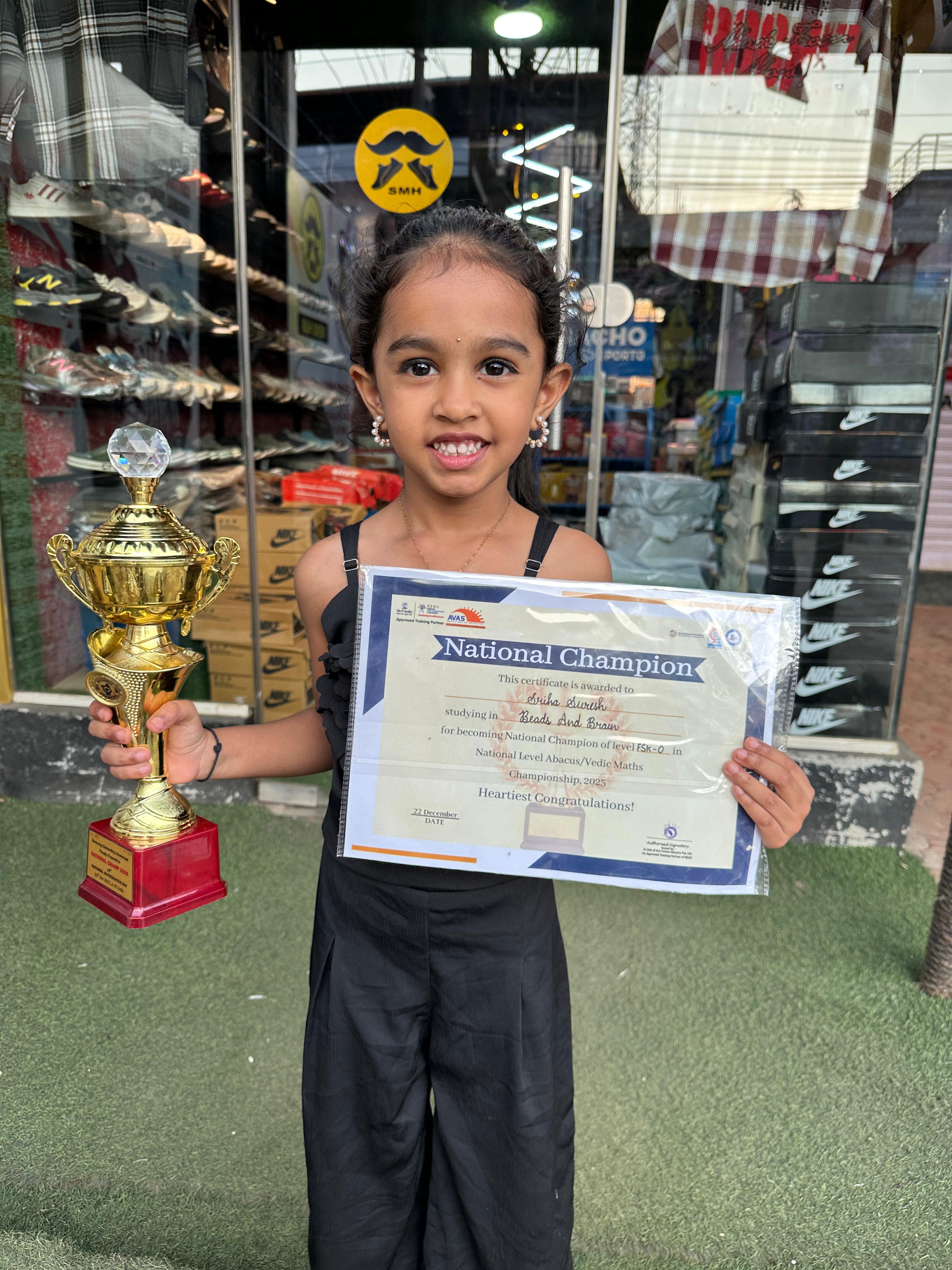 ರಾಷ್ಟ್ರೀಯ ಮಟ್ಟದ ಅಬ್ಯಾಕಸ್ ಮತ್ತು ವೇದ ಗಣಿತ ಚಾಂಪಿಯನ್‍ಶಿಪ್‍ನಲ್ಲಿ ಕೊಡಗು ಜಿಲ್ಲೆಗೆ ಕೀರ್ತಿ ತಂದ ಪುಟ್ಟ ಬಾಲೆ- ವಿರಾಜಪೇಟೆಯ ಸ್ರಿಹ ಸುರೇಶ್