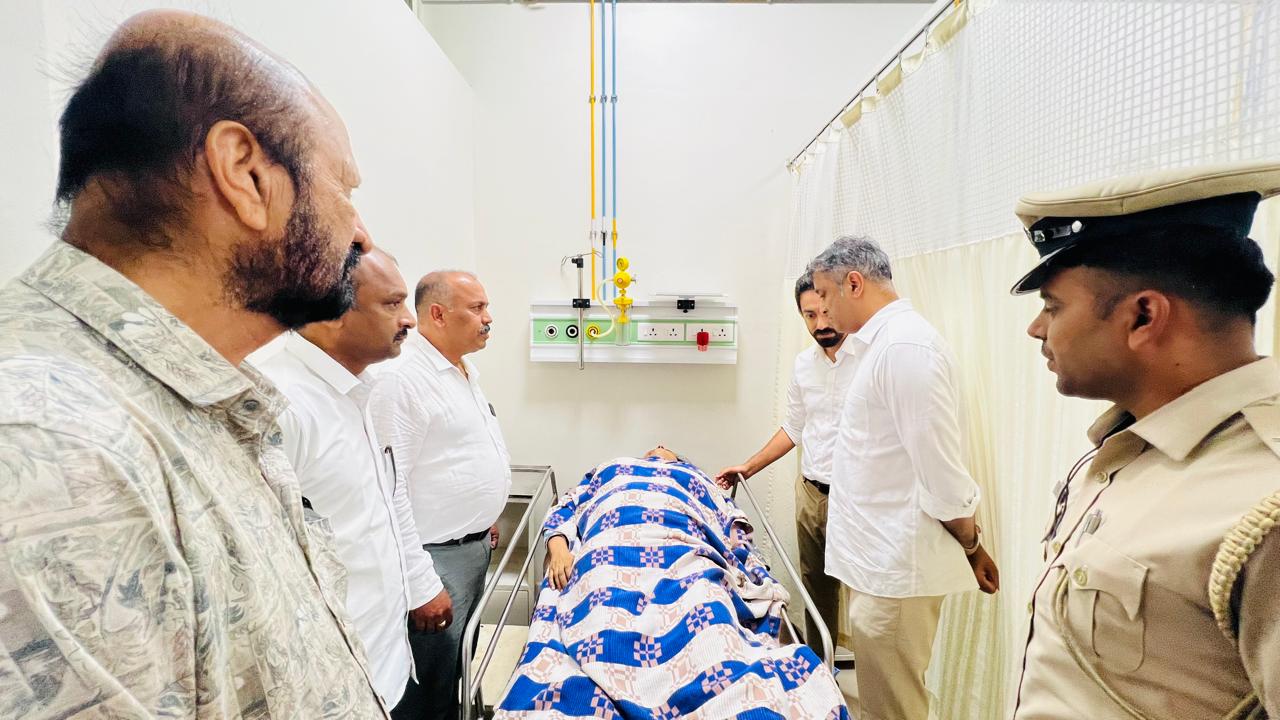 ತಿತಿಮತಿಯಲ್ಲಿ ಕಾಡಾನೆ ದಾಳಿ : ಆಸ್ಪತ್ರೆಗೆ ತೆರಳಿ ಗಾಯಾಳುಗಳ ಆರೋಗ್ಯ ವಿಚಾರಿಸಿದ ಮಾನ್ಯ ಶಾಸಕರಾದ ಶ್ರೀ ಅಜ್ಜಿಕುಟ್ಟಿರ ಎಸ್ ಪೊನ್ನಣ್ಣ ರವರು