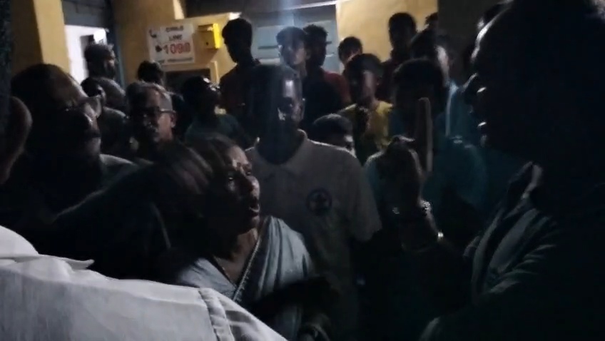 ಪೊನ್ನಂಪೇಟೆ ಕ್ರೀಡಾ ವಸತಿ ನಿಲಯದಲ್ಲಿ ಅಸಮರ್ಪಕ ಆಹಾರ ವಿತರಣೆ  ಪೋಷಕರ ಹಾಗೂ ಸಾರ್ವಜನಿಕರಿಂದ ಪ್ರತಿಭಟನೆ - ತುರ್ತು ಸಭೆ ಕರೆದ ರಾಜ್ಯ ಕ್ರೀಡಾ ಪ್ರಾಧಿಕಾರದ ಉಪಾಧ್ಯಕ್ಷ ಅರುಣ್ ಮಾಚಯ್ಯ