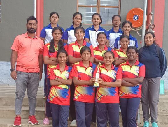 ವಿಭಾಗ ಮಟ್ಟದ ವಾಲಿಬಾಲ್ ಕ್ರೀಡಾಕೂಟಕ್ಕೆ ಆಯ್ಕೆಯಾದ  ಸರ್ವದೈವತ ಬಾಲಕಿಯರ ತಂಡ