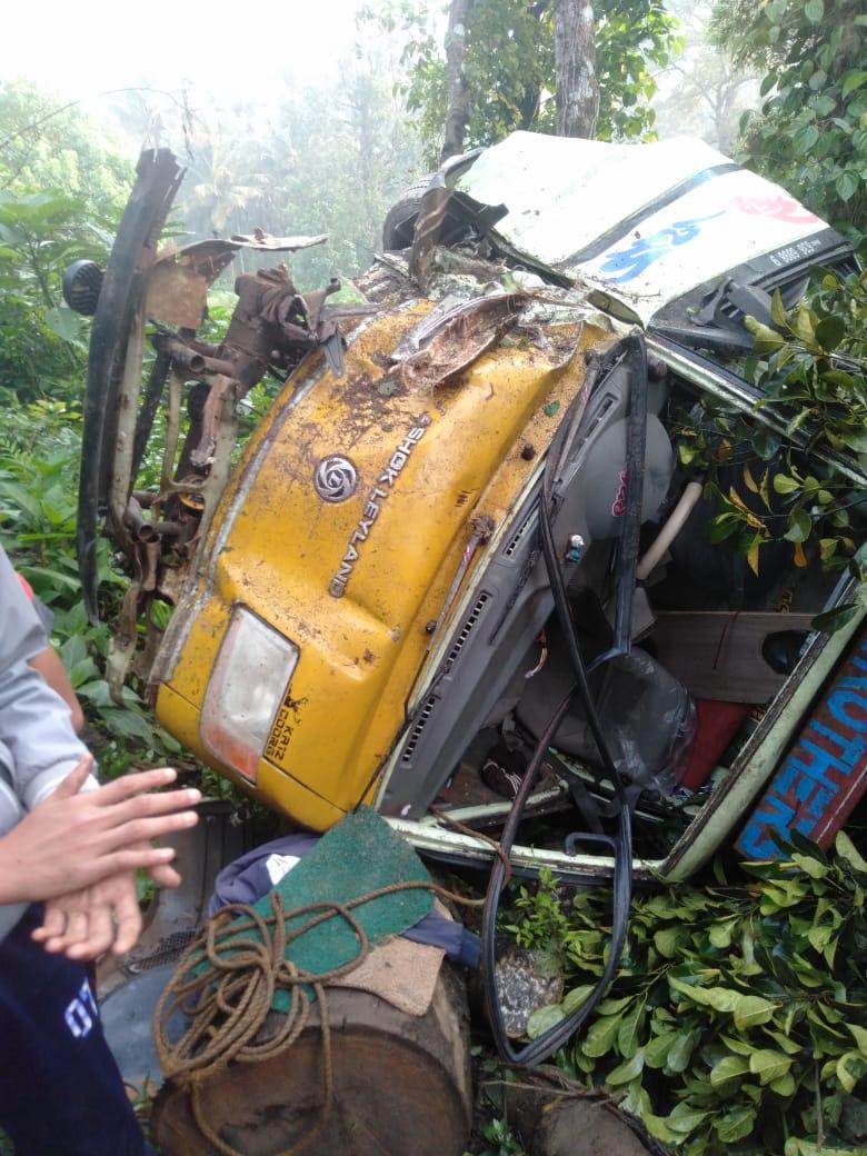 ಅಕ್ರಮ ಗೋಸಾಗಾಟ ಗೂಡ್ಸ್ ವಾಹನ ಪಲ್ಟಿ:  ಆರೋಪಿಗಳಿಗೆ ಗಾಯ: ಆರೋಪಿಗಳ ವಿರುದ್ಧ ಸರಿಯಾದ ಕಾನೂನು ಕ್ರಮ ಜರುಗಿಸಿ - ಹಿಂದು ಜಾಗರಣ ವೇದಿಕೆ  ಮುಖಂಡ ಬೋಜೇಗೌಡ ಆಗ್ರಹ.