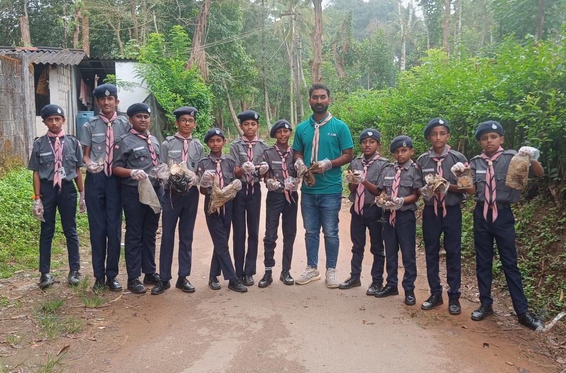 ಸ್ವಚ್ಛ ಕೊಡಗು – ಸುಂದರ ಕೊಡಗು ಅಭಿಯಾನ ಸರ್ವದೈವತ ಶಾಲಾ ಮಕ್ಕಳು ಬಾಗಿ.