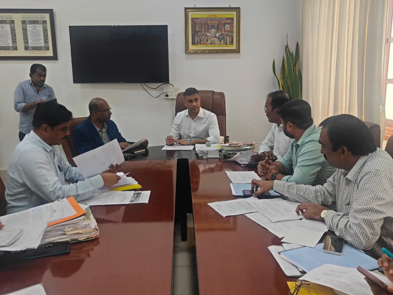 ಪರಿಶೀಷ್ಟ ಪಂಗಡದ ಅಧಿಕಾರಿಗಳೊಂದಿಗೆ ಎ.ಎಸ್ ಪೊನ್ನಣ್ಣ ಸಭೆ