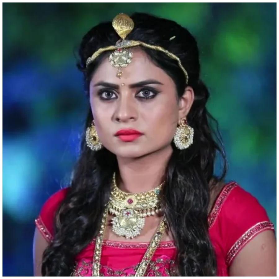 ರಾತ್ರಿಯಾದರೆ ನಾಗಿಣಿಯಾಗಿ ಬದಲಾಗುವ ಹೆಂಡತಿ; ಪರಿಹಾರ ನೀಡಿ ಎಂದು ಜಿಲ್ಲಾಧಿಕಾರಿಗೆ ಮೊರೆಯಿಟ್ಟ ವ್ಯಕ್ತಿ!